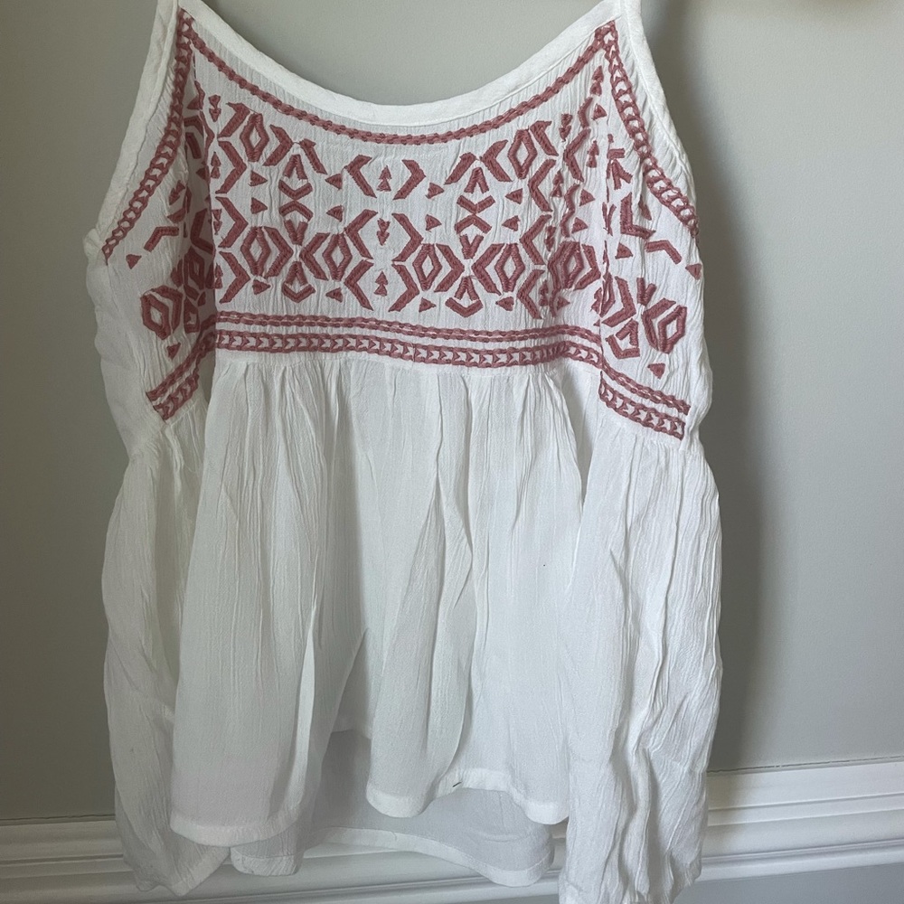 Cute white blouse perfect for summer never been worn!